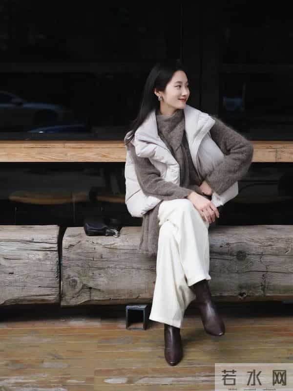 羽绒马甲+阔腿裤，3个技巧藏住臃肿显比例！