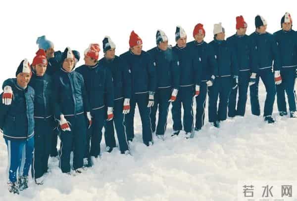 不建议大家买这3款网红羽绒服，看着洋气时髦，实际土气烂大街