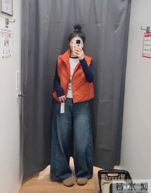 优衣库这抹“橘子马甲”，把秋冬沉闷焊死在门外了