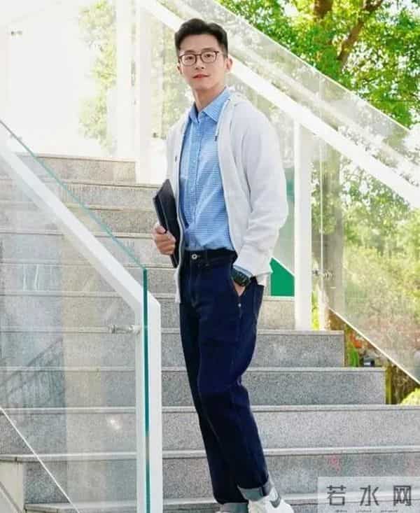 男人中年即使不富裕，秋天也别穿这4种“衣服”，廉价寒酸没品味