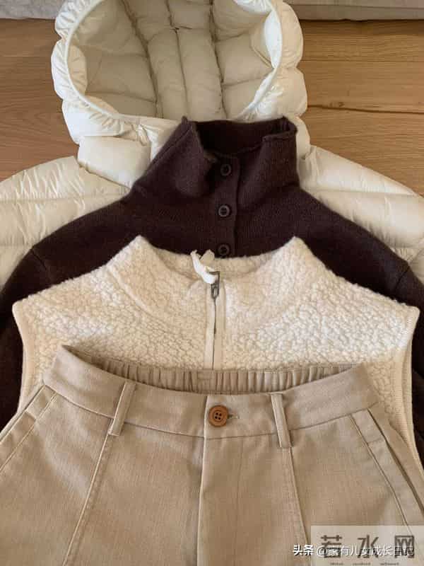 秋冬“极简暖系+松弛感”私服穿搭｜简+暖+松，通勤出街都自在