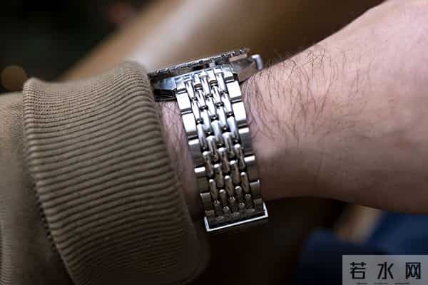 新表问世:都莎与拓普珠宝再度联手推出250T-GMT“大白鲨”特别版