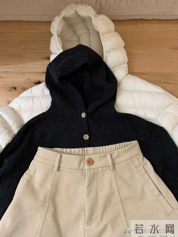 秋冬“极简暖系+松弛感”私服穿搭｜简+暖+松，通勤出街都自在