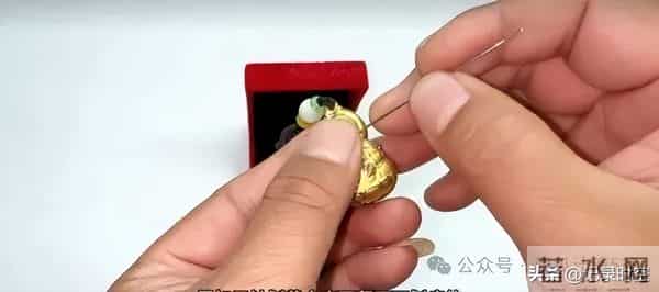 买黄金时只需带一根针，真假黄金立马“现原形”，好多人还不懂！