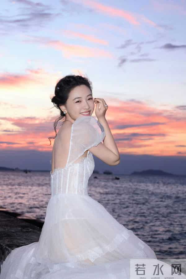 白纱蕾丝裙｜晚霞是我的背景板