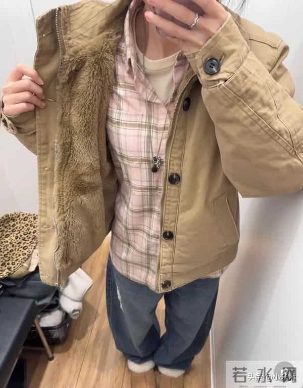 优衣库这件衬衫杀疯了！配啥都和谐，断货是有原因的