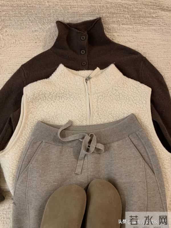 秋冬“极简暖系+松弛感”私服穿搭｜简+暖+松，通勤出街都自在