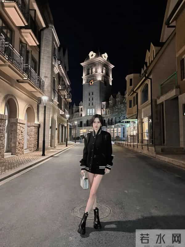 这也太“哇塞”了！黑丝+西装，拿捏财阀千金风，美到犯规！