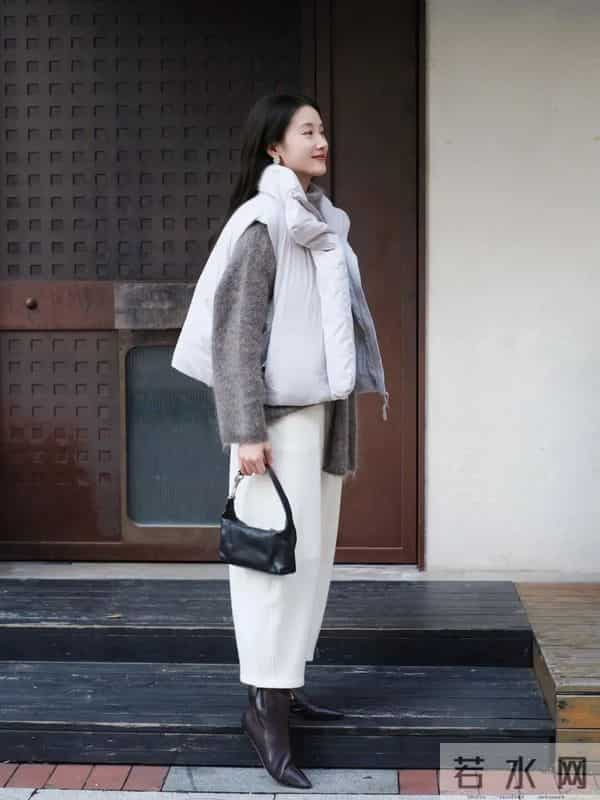 羽绒马甲+阔腿裤，3个技巧藏住臃肿显比例！