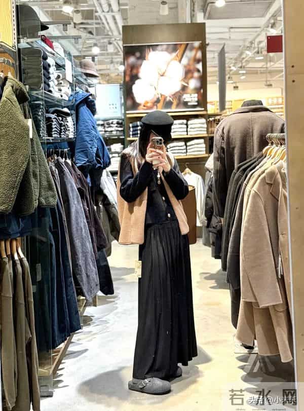 谁教MUJI这么玩“男装女穿”的？神裙配大衣直接杀疯了