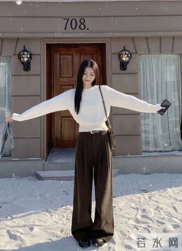 今年冬天大火的“咖色”裤子,照着穿太时髦!