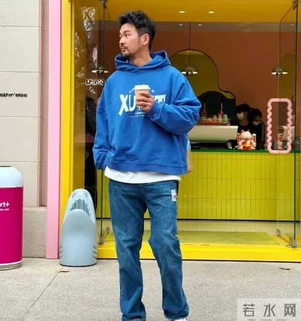 男人中年即使不富裕，秋天也别穿这4种“衣服”，廉价寒酸没品味