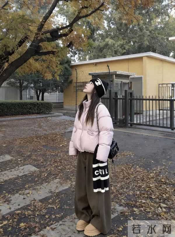 今年冬天大火的“咖色”裤子,照着穿太时髦!