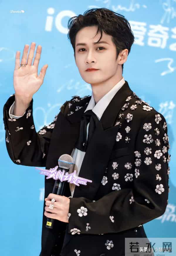 檀健次红毯满分男实锤！造型质感拉满，细节藏教养圈粉无数