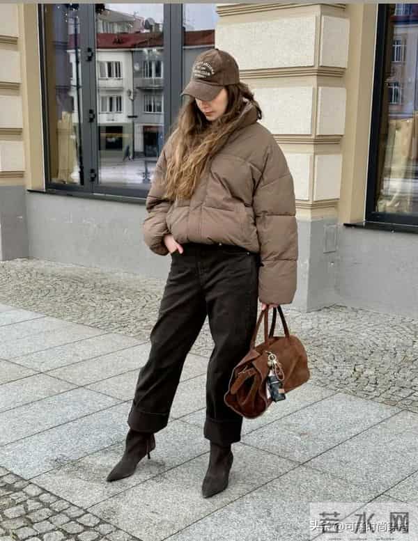 小个子中年妈妈有福了！今冬“短羽绒+阔腿裤”显高显瘦太洋气！