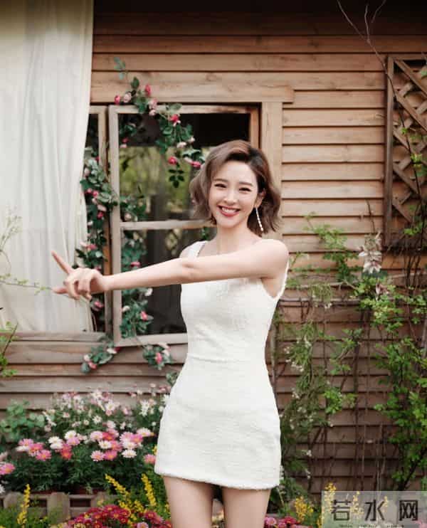 唐艺昕 吊带短裙