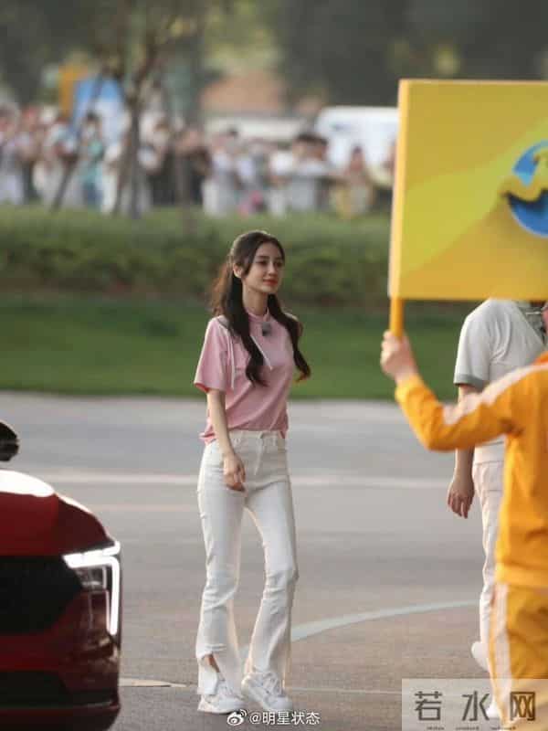 Angelababy生图真的好漂亮，唯独身材比例不太完美
