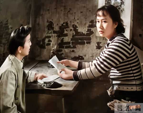 奚美娟主演的《闪光的心灵》那时的她还有着婴儿肥 扎着小马刷 纯朴