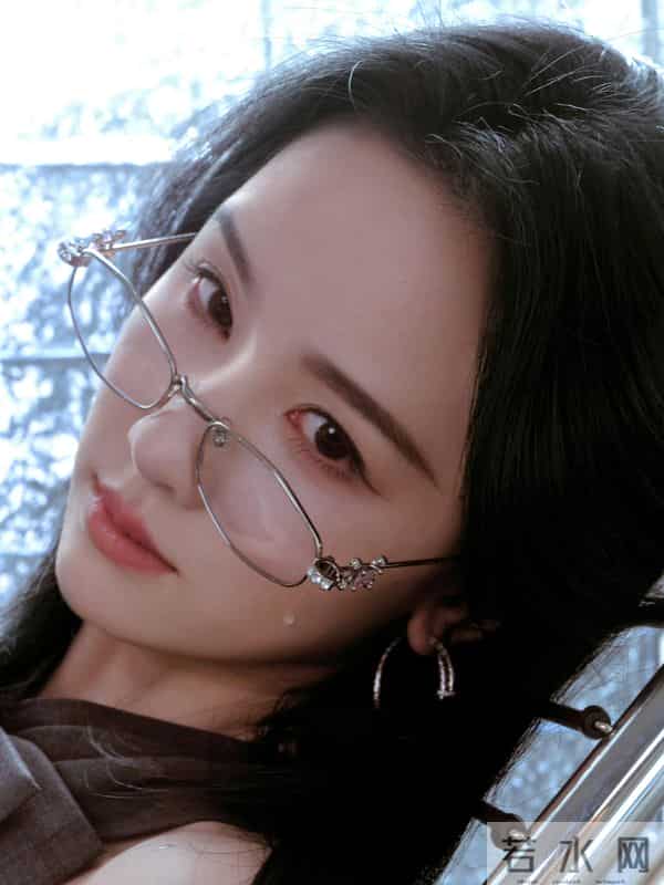 陈都灵小性感小妈级别