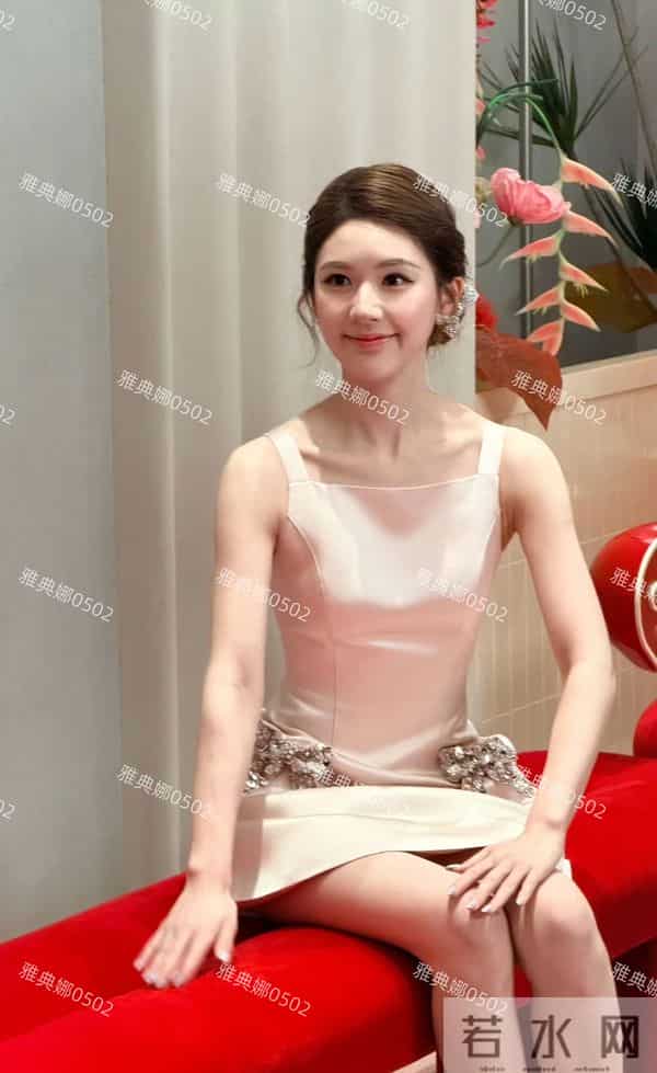 千金归来赵露思,圆脸变长脸下巴鼻子都比以前更立体了气场好强