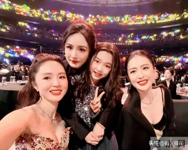 小酒窝晒17张明星合影,尖叫之夜成“团宠”,被赞内娱追星天花板