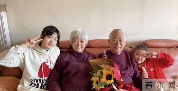 高明儿子高亮离世不到1年，孙女就遭霸凌，令人担心的事发生了