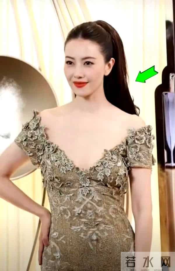 同样气质女神，这一夜46岁高圆圆穿深v戴假发输给了49岁的曾黎！