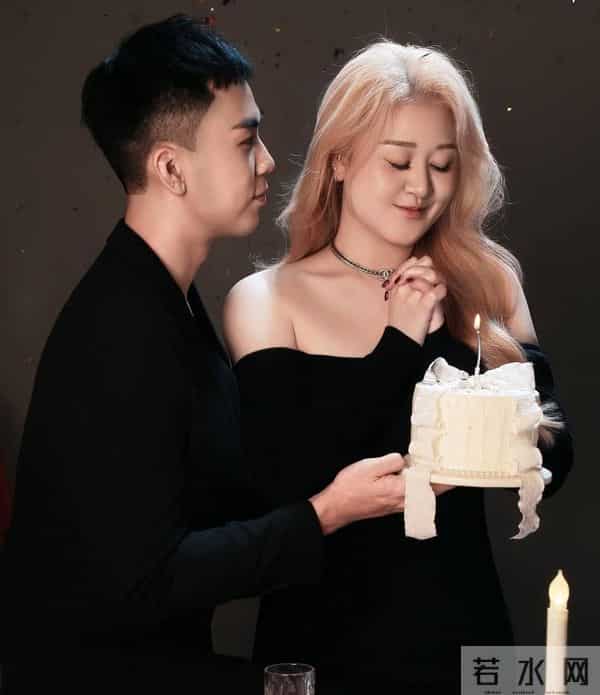 “亿万驸马”31岁男歌手TVB官网突然消失 自嘲一个原因被除名