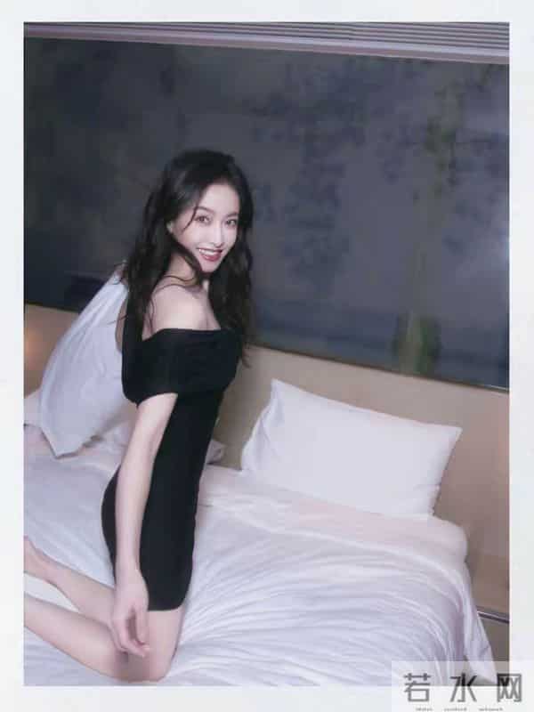 宋茜这姿势好性感！