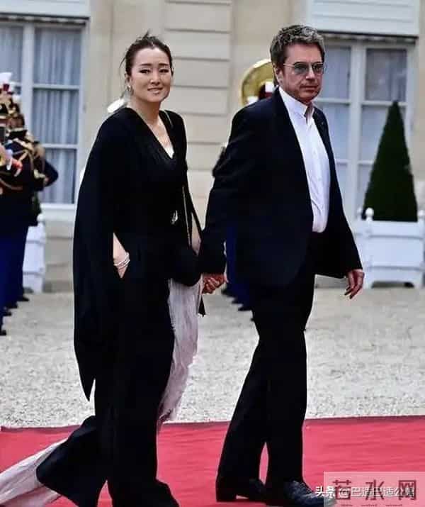 巩俐再次陪同马克龙访华,这已是第三次了,她凭的是啥?
