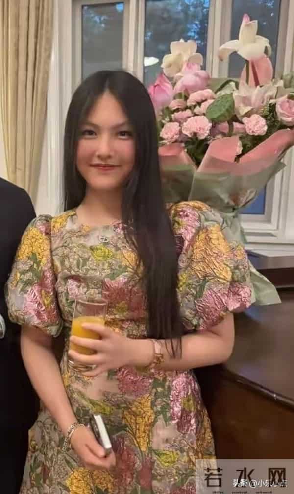 诗龄最新照片曝光，没精修的样子太真实！网友：李湘是忘P图了？