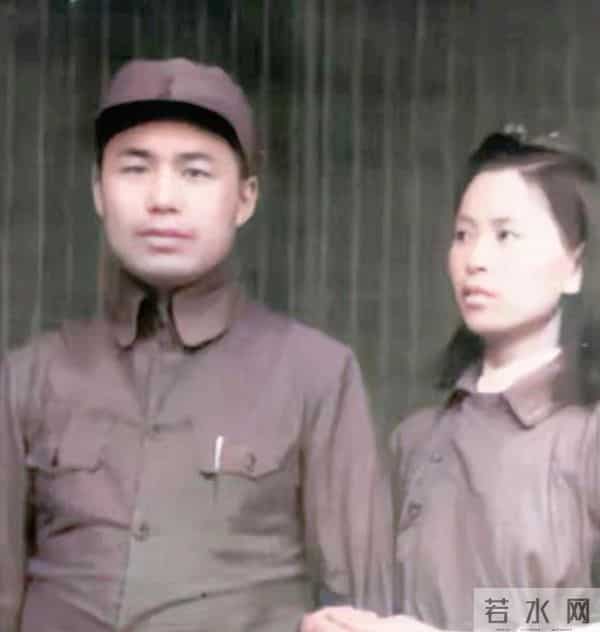 王近山的一张全家福,小二十岁妻子容貌清秀,一家人颜值太高了!