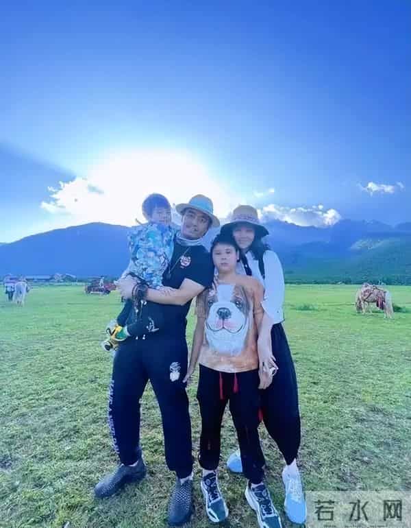 章龄之做梦也没想到，辛苦养大的12岁儿子，如今开始给陈龙长脸了