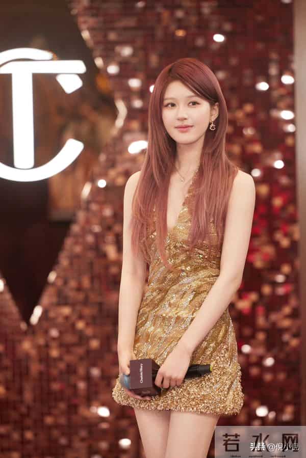 赵露思金色深V短裙 Rahul Mishra 2025春夏