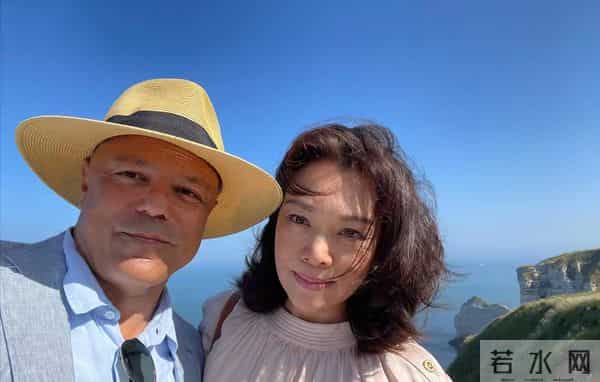 离开黄小茂后，她嫁给老外富豪，如今住瑞士豪宅，尽享天伦之乐