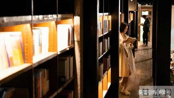 秦岚46岁嫩回少女!穿搭秘诀公开,学到就是赚到!