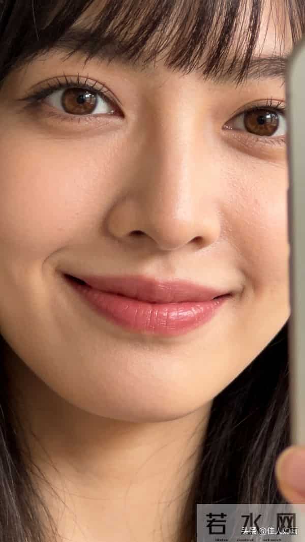 清灵眉眼+甜笑，初恋感直接拉满