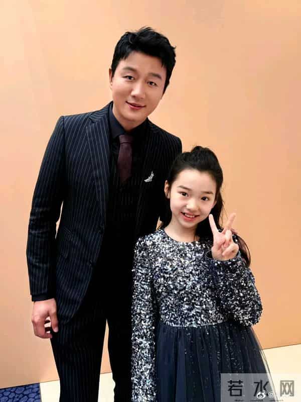 尖叫之夜众星云集,小酒窝却成最大赢家,晒17张明星合影出尽风头