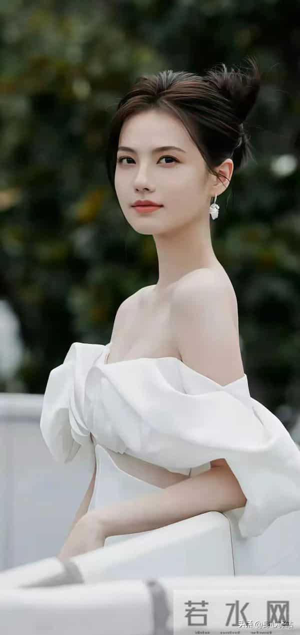 为何姜珮瑶被称高智感美人她的精致不止在眉眼更在书卷气与疏离感