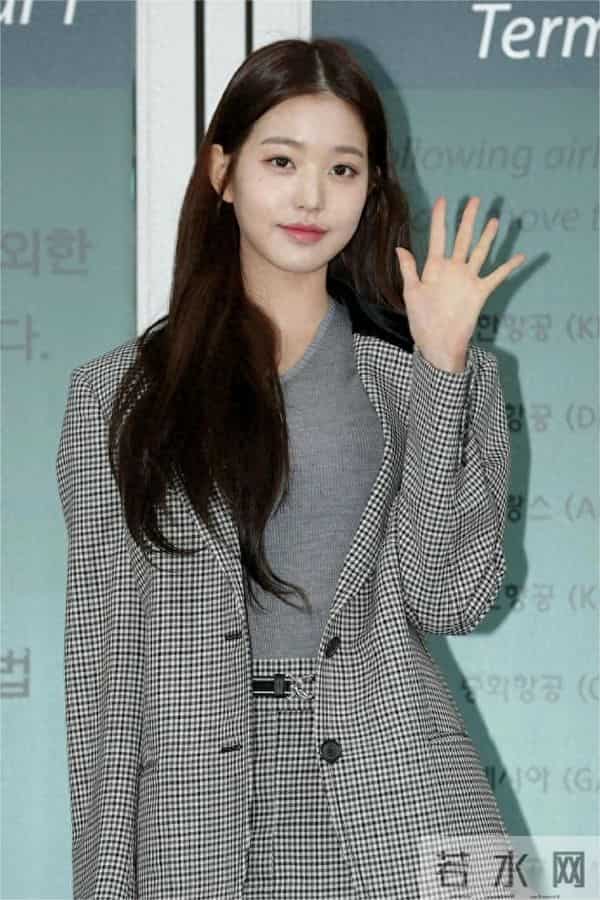 元气少女张元英黑丝穿搭美照