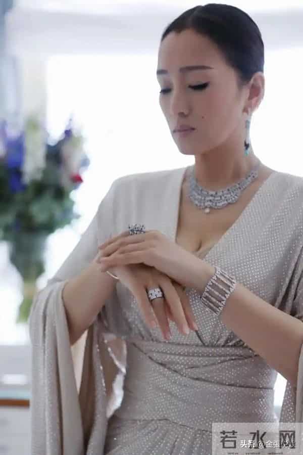 恩爱了6年,76岁的法国老公衰老萎缩,59岁的巩俐正绚烂如花