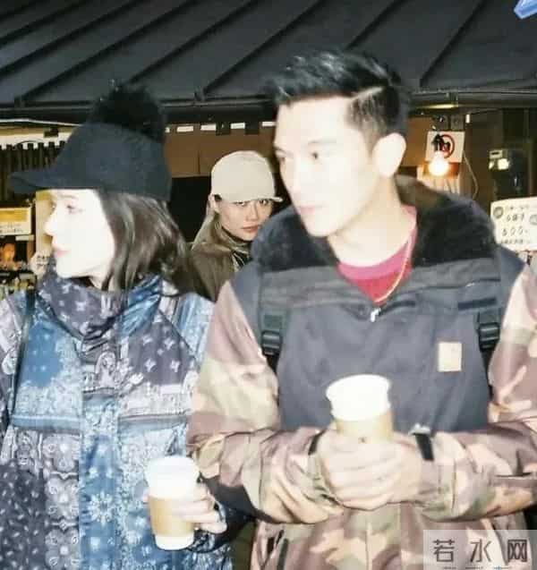 邱泽许玮甯日本度假被偶遇，二人穿着引热议，网友：全靠颜值撑着