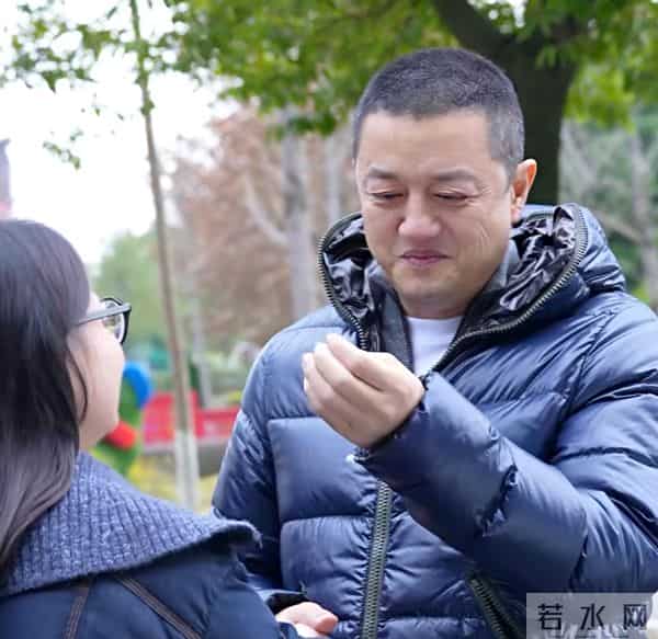 李亚鹏公开“第四个女儿”,两人重逢后相拥而泣