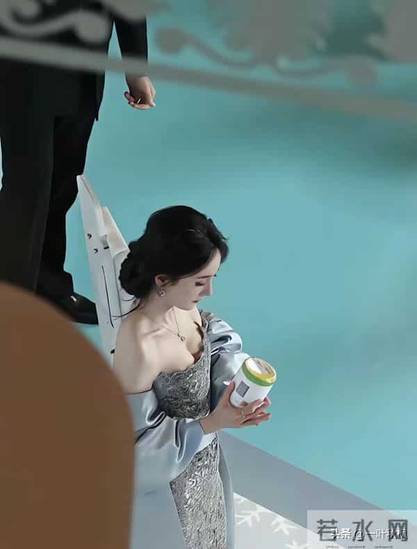 杨幂的横看成岭侧成峰