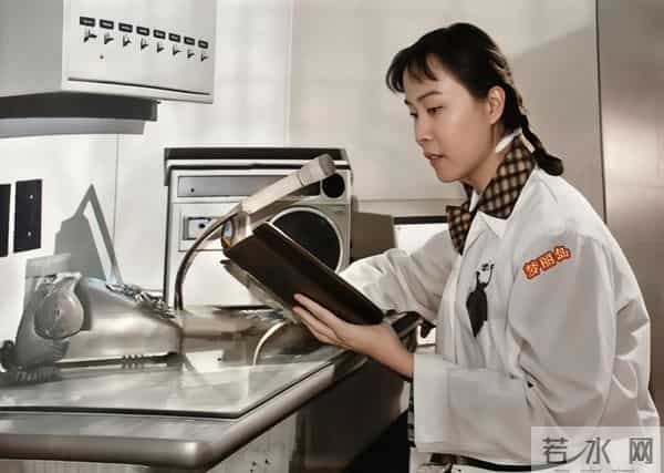 奚美娟主演的《闪光的心灵》那时的她还有着婴儿肥 扎着小马刷 纯朴