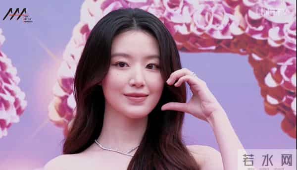 AAA完整得奖名单!IU抱走本届最大奖 李ㄐㄩㄣˋ三帅同框掀高潮