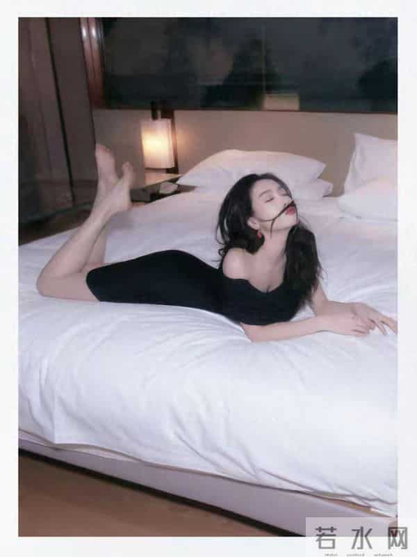 宋茜这姿势好性感！