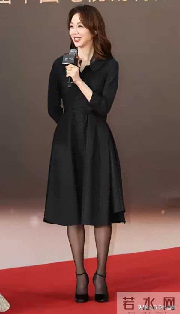姜妍 黑色长裙+黑丝，身材出众，惊艳全场！