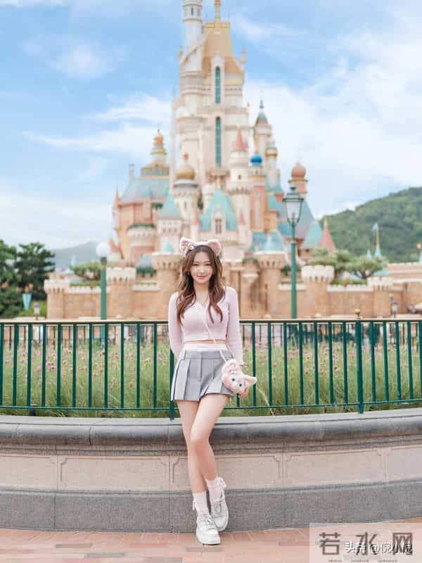 程潇少女感十足,甜美笑容感染力满分