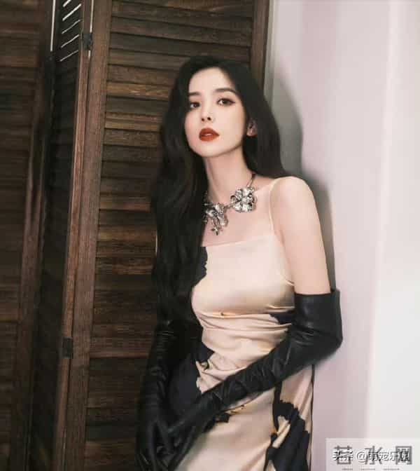 古力娜扎新照曝光,摄影师捕捉独特气质,网友:这眼神太迷人了